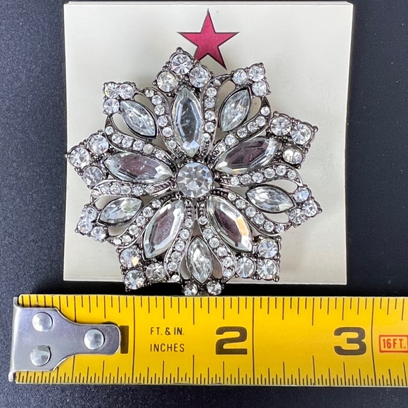 🚨3 for $16🚨 MACY’S - Rhinestone Star Brooch - Picture 2 of 4